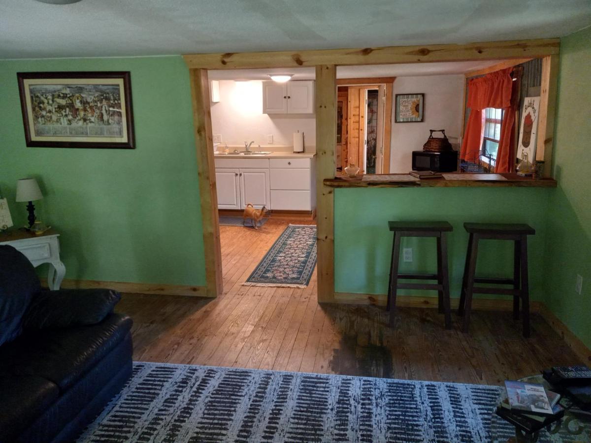 Adorable 1 Bedroom Honey House Rusk Екстериор снимка