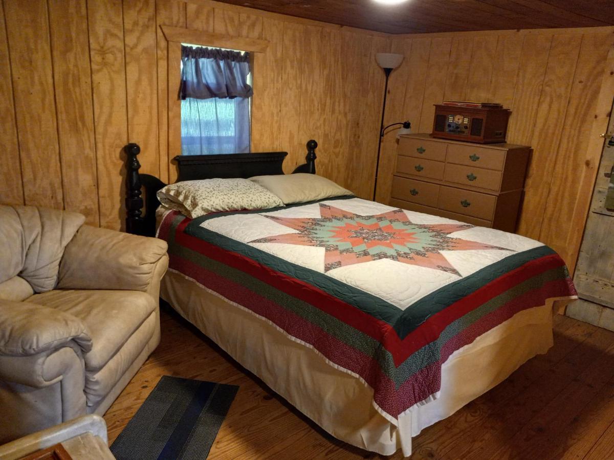 Adorable 1 Bedroom Honey House Rusk Екстериор снимка